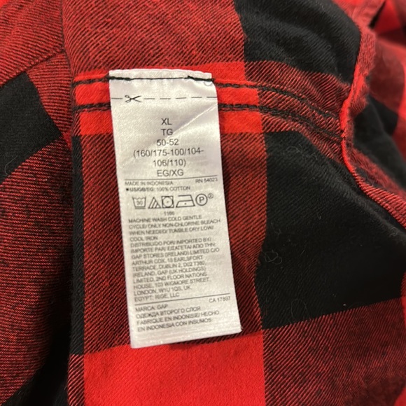 🖤GAP❤️ red and black buffalo check button up, size XL - Picture 3 of 5